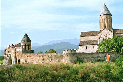La cathdrale Alaverdi, construite au VIesicle et rnove au XIesicle, situe au pied du Caucase, fut la plus haute de lUnion sovitique.