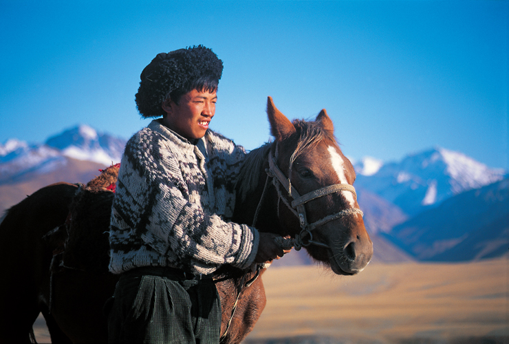 Le <i>tchabane</i> ou berger, attach corps et me  son cheval et  ses troupeaux, qui profitent autant de son savoir-faire que des pturages o il les conduit, est un personnage respect de la socit kirghize.