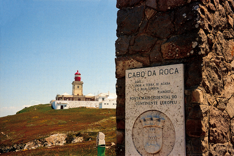 Le cabo da Roca, au Portugal, est la pointe occidentale du continent europen par 930de longitude.