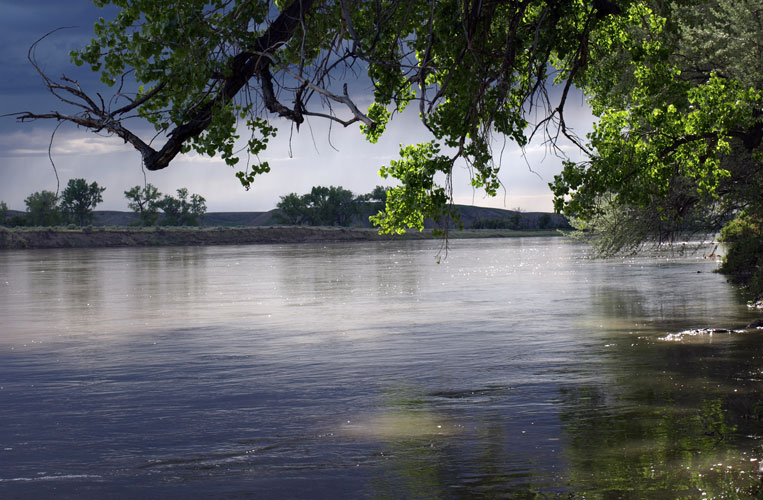 La rivire Missouri traverse les terres sauvages des tats-Unis, du Montana au fleuve Mississippi.