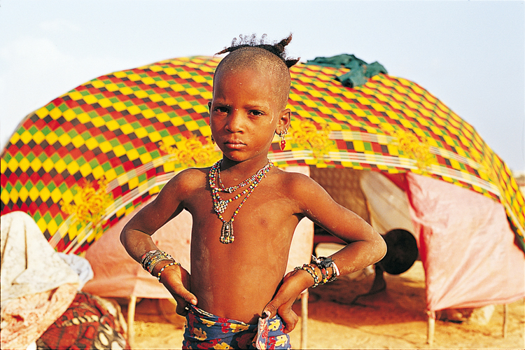 Enfant peul wodaabe du clan kabawa lors d’un regroupement lignager.