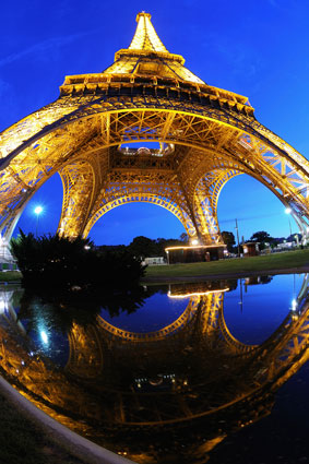 La tour Eiffel depuis le Champ-de-Mars.