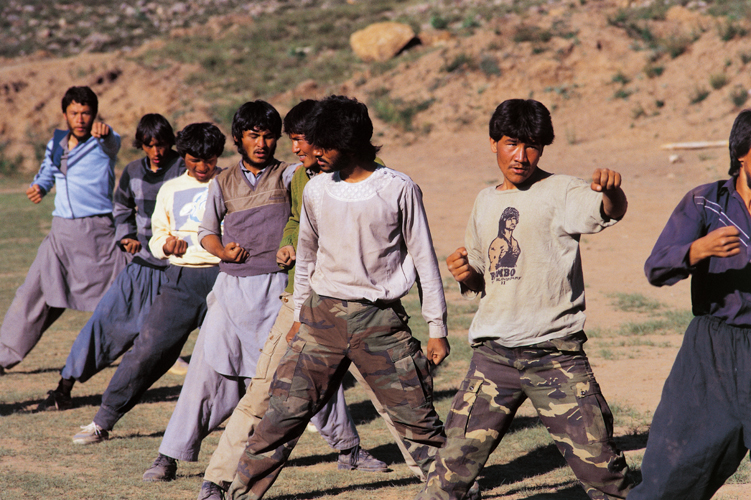 De nombreux volontaires rejoignent les <i>moudjahidin</i> afghans depuis lensemble du monde musulman, afin de prendre part au <i>djihad</i>,  la guerre sainte.