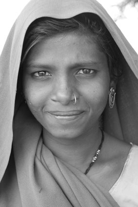 D’une beauté insaisissable, cette femme se dit « intouchable ». La classification de la société en castes, pourtant abolie par la constitution indienne de 1947, persiste au sein même des intouchables qui profitent aujourd’hui d’une discrimination positive.