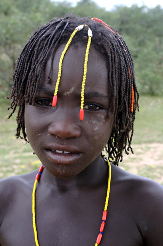 Jeune enfant angolais. Avec environ 2habitants au km, la Namibie compte parmi les pays les moins peupls dAfrique. Elle nen reste pas moins riche au plan culturel et abrite plus de onze ethnies.