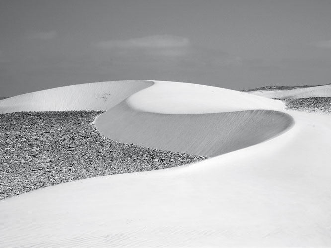 Les barkhanes du désert de Viarna sont alimentées par le sable du Sahara transporté par l’harmattan sur Boa Vista, l’île la plus proche du continent.