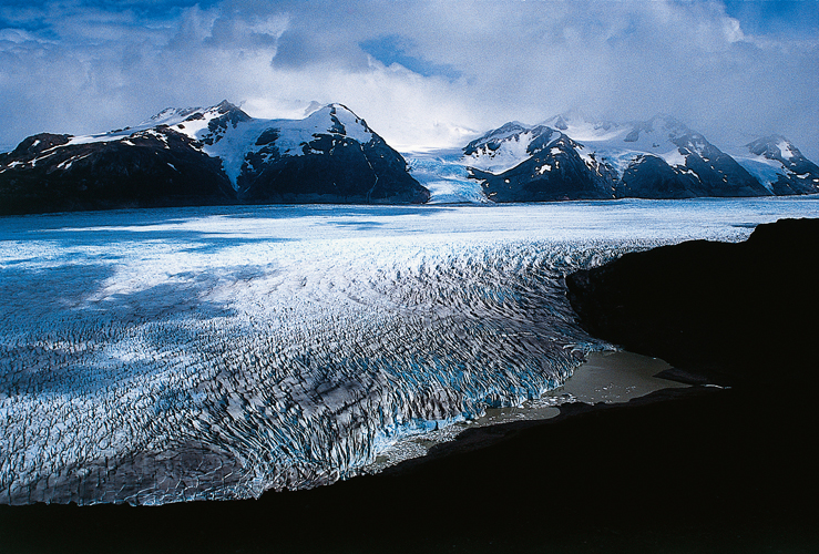 Le glacier Grey est situé à l’extrémité méridionale de l’immense calotte glaciaire appelée Campo Hielo Sur.