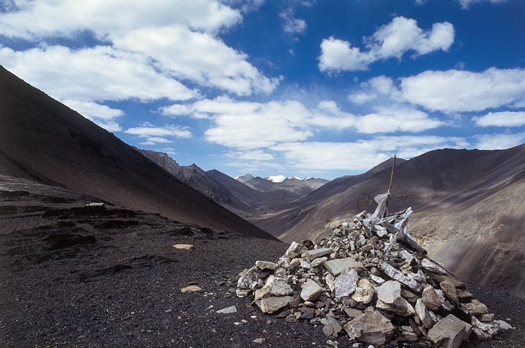 Vue sur la frontire tibtaine,  hauteur du col de Sangda (Dolpo).